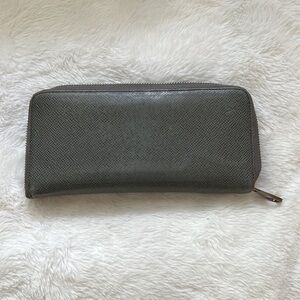 Louis Vuitton Taiga Vertical Leather Zippy Around Long Wallet